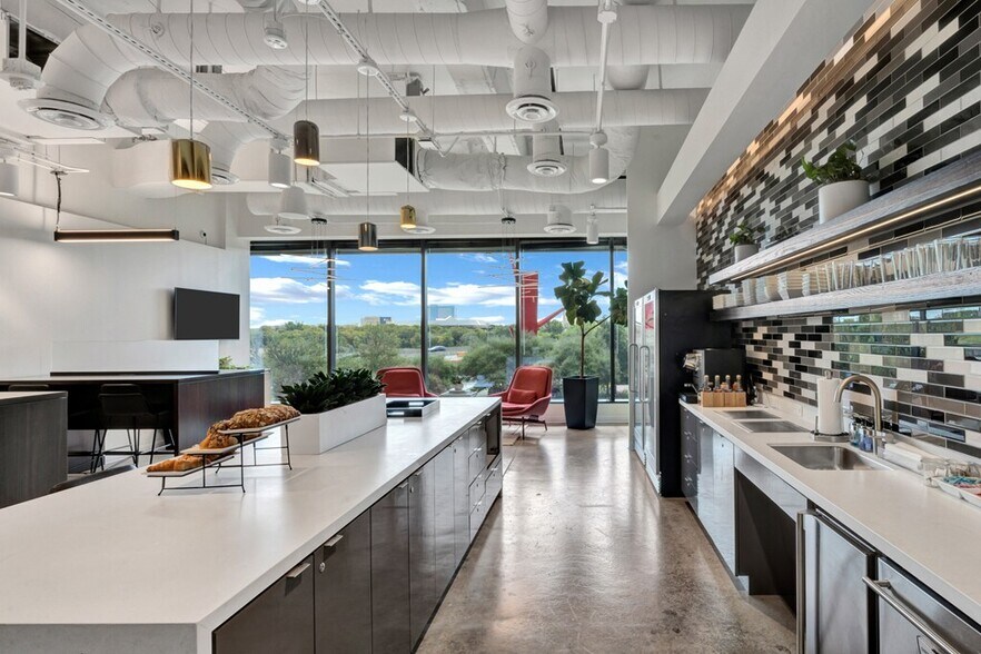 More Photos Of 3201 Dallas Pky, Frisco Coworking Space