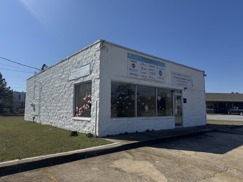 Primary Photo Of 4693 Log Cabin Dr, Macon-Bibb Freestanding For Lease