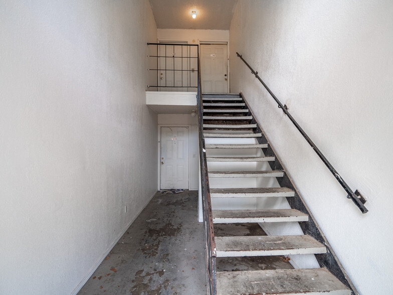 More Photos Of 5924 NW 10th St, Oklahoma City Apartments For Sale