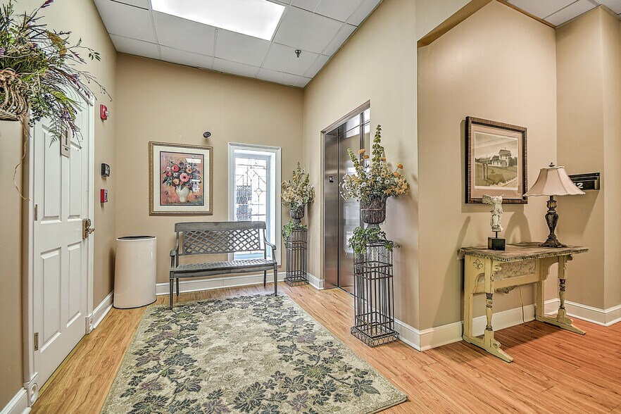 More Photos Of 220 Broad St, Kingsport Flex For Sale