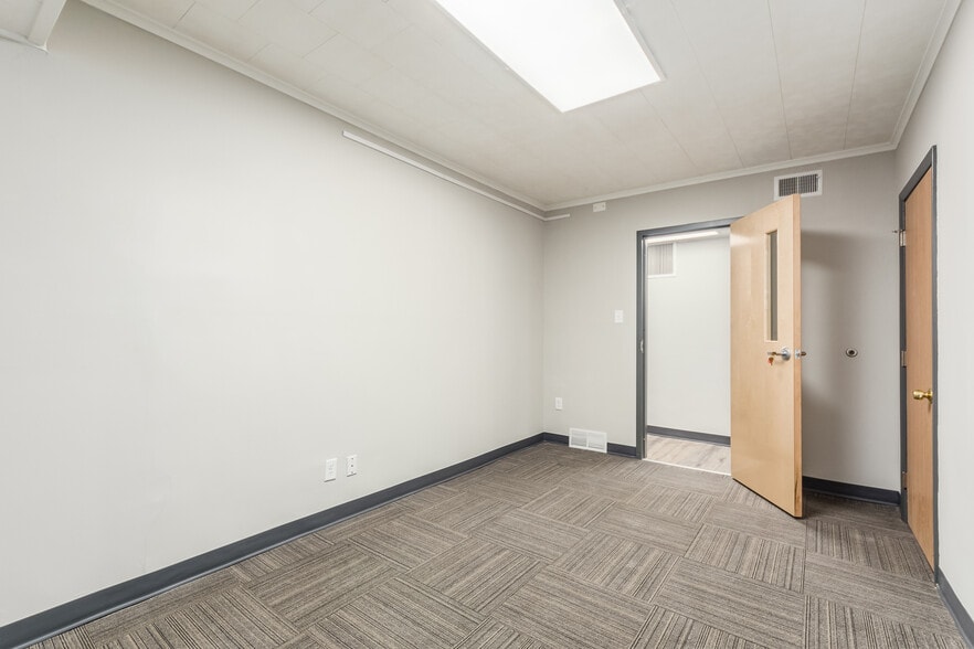 More Photos Of 1251 W Broad St, Columbus Storefront Retail Office For Sale