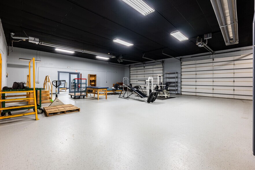 More Photos Of 2419 E High St, Springfield Storefront For Sale