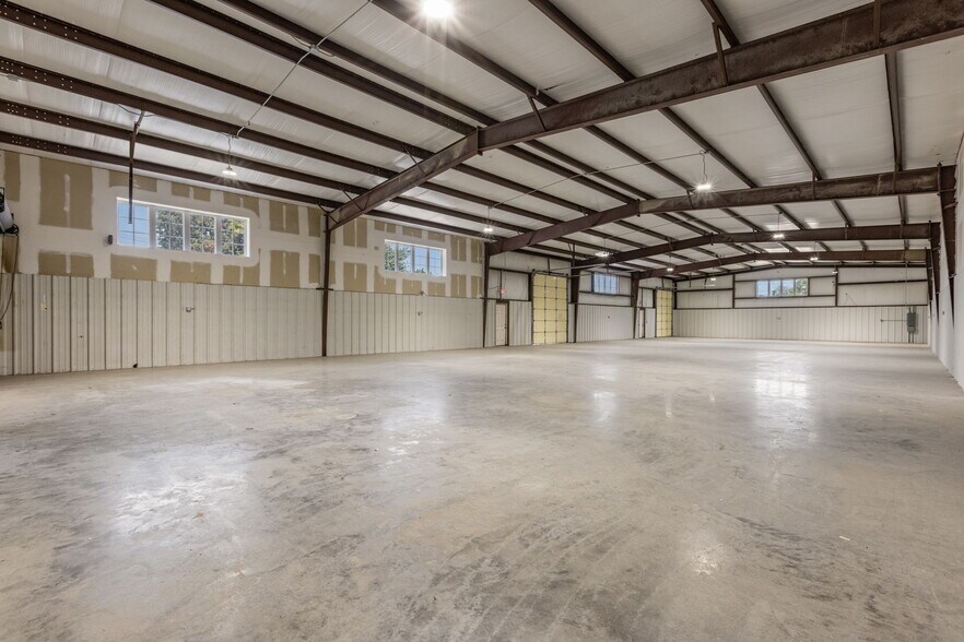 More Photos Of 807 S Xanthus Ave, Tulsa Warehouse For Lease