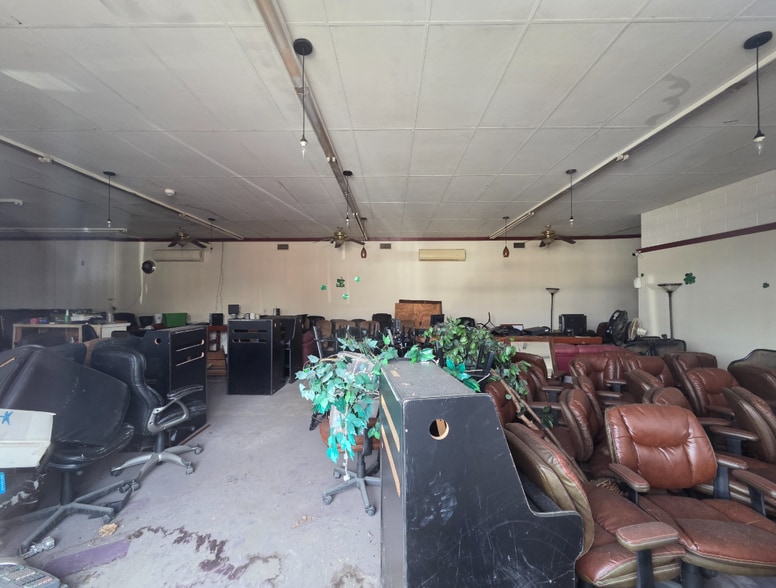 More Photos Of 300 W Seaboard St st, Bladenboro Industrial For Sale