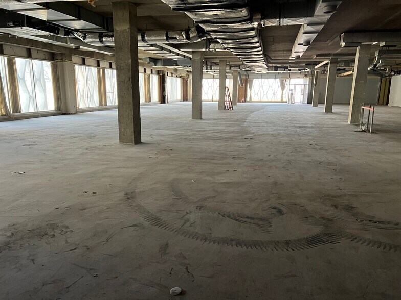 More Photos Of 616 SE Jefferson St, Topeka Light Distribution For Lease