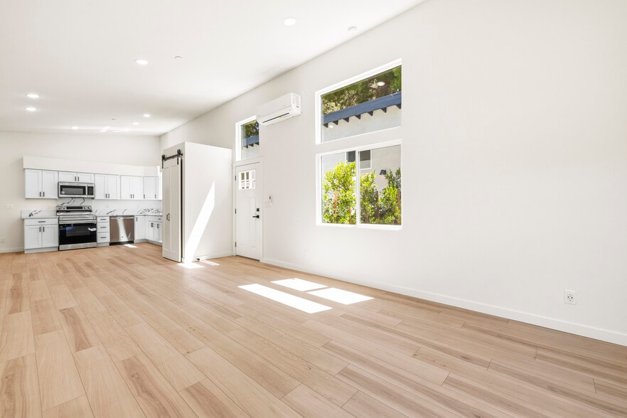 More Photos Of 22320 Itasca St, Chatsworth Apartments For Sale