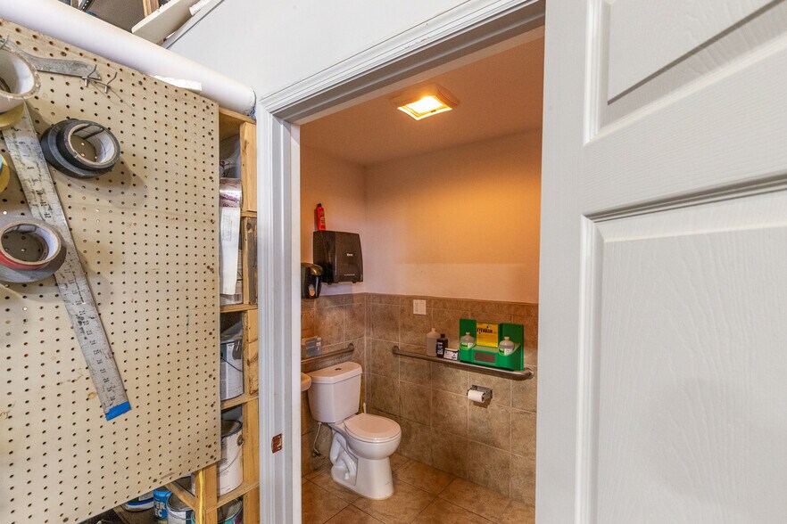 More Photos Of 2169 10th St, Sarasota Warehouse For Sale