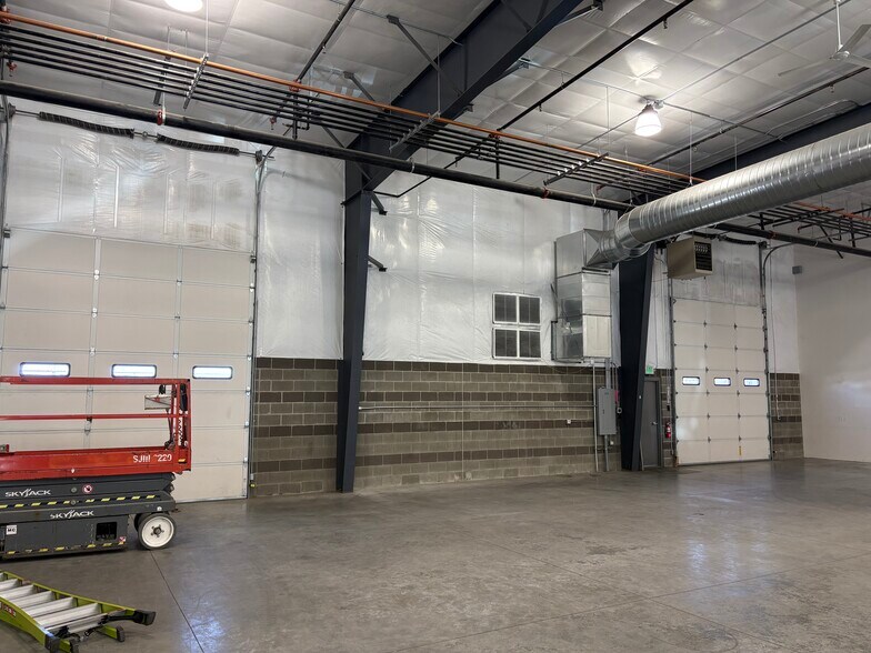 More Photos Of 1953-1977 Fowler St, Richland Service For Lease