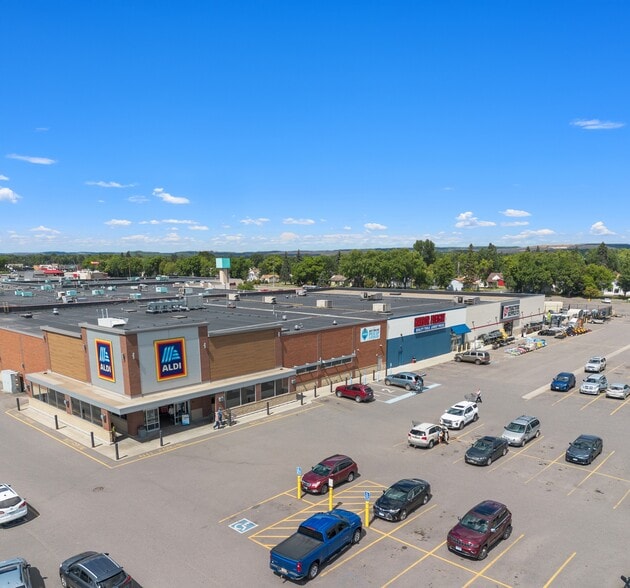 Primary Photo Of 1414 S 12th Ave, Virginia General Retail For Sale