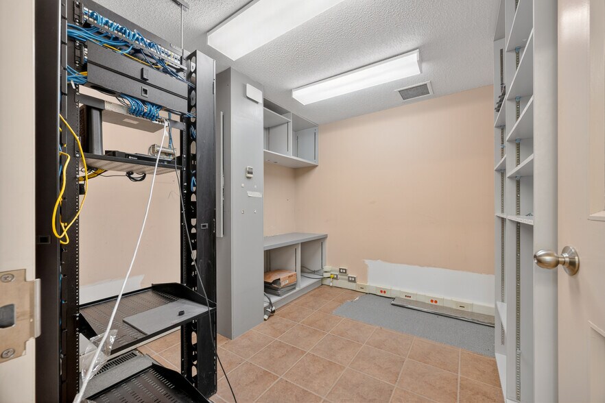 More Photos Of 5402 44 St, Lloydminster Freestanding For Sale