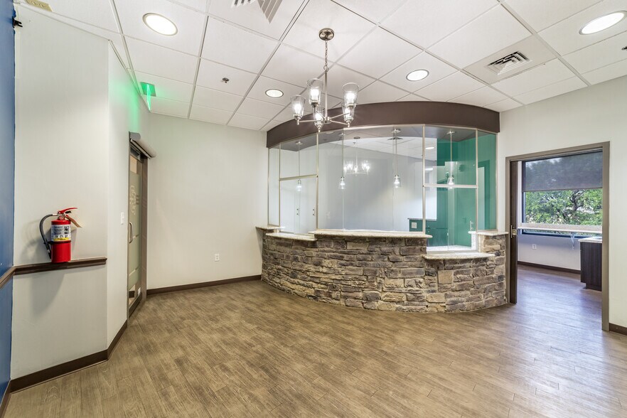 More Photos Of 250 E Basse Rd, San Antonio Medical For Lease