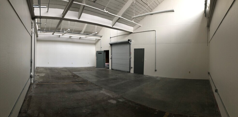 More Photos Of 2107 Livingston St, Oakland Warehouse For Lease