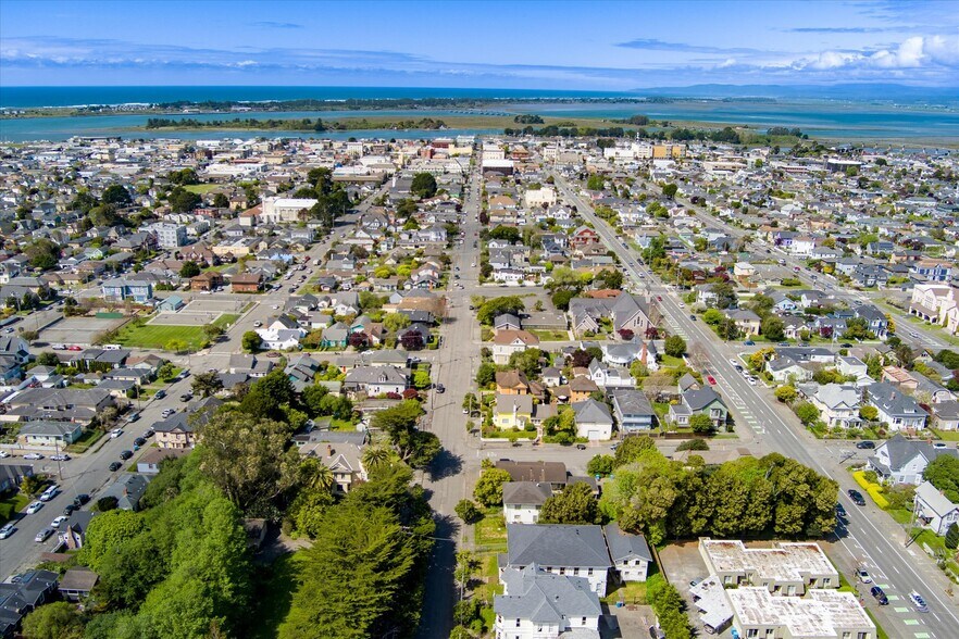 More Photos Of 1625 G St, Eureka Multifamily For Sale