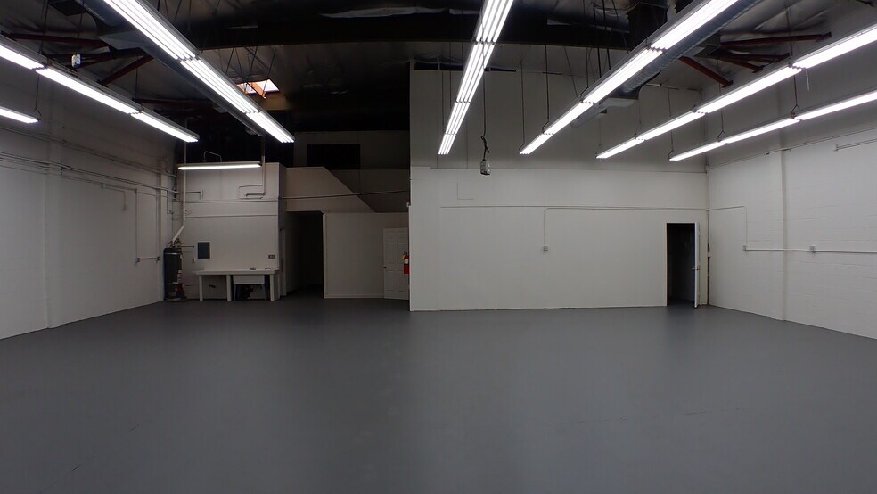 More Photos Of 519 S Flower St, Burbank Warehouse For Lease