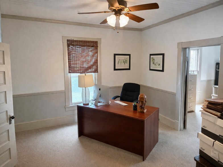 More Photos Of 329 NE Lawrence St, Marietta Medical For Sale