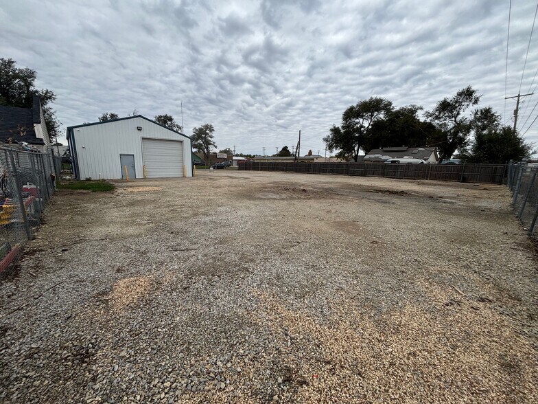 More Photos Of 1438 S Handley St, Wichita Flex For Lease