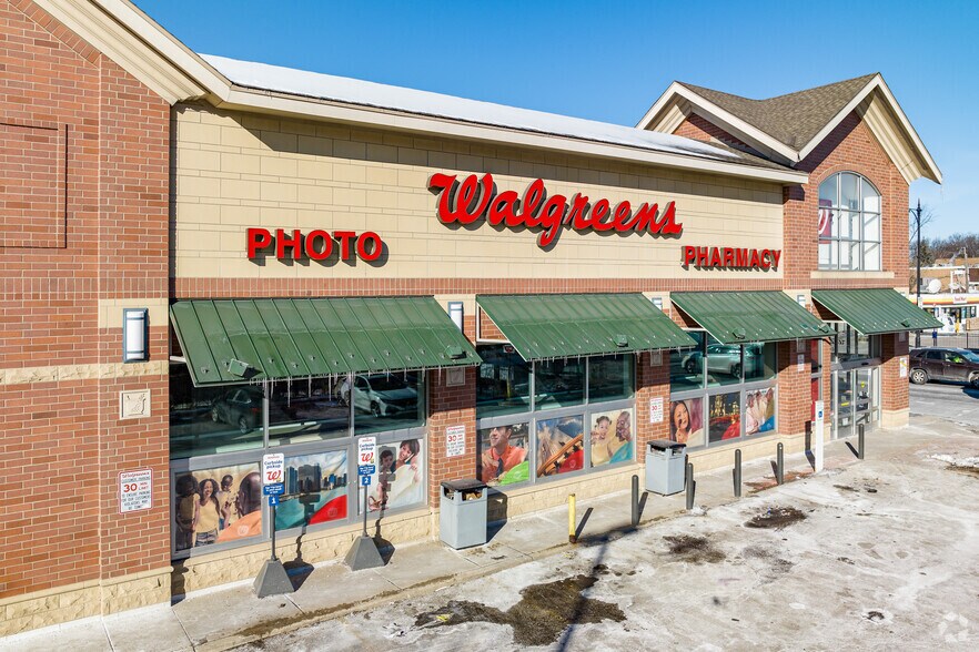 More Photos Of 4001 W Irving Park Rd, Chicago Drugstore For Sale