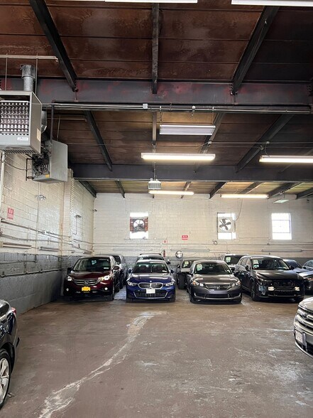 More Photos Of 37-16 13th St, Long Island City Warehouse For Lease