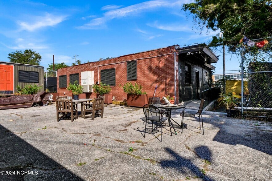 More Photos Of 1120 Princess St, Wilmington Storefront For Sale