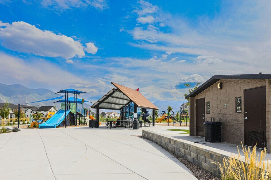 More Photos Of 737 S Harrison Dr, Springville Multifamily For Sale