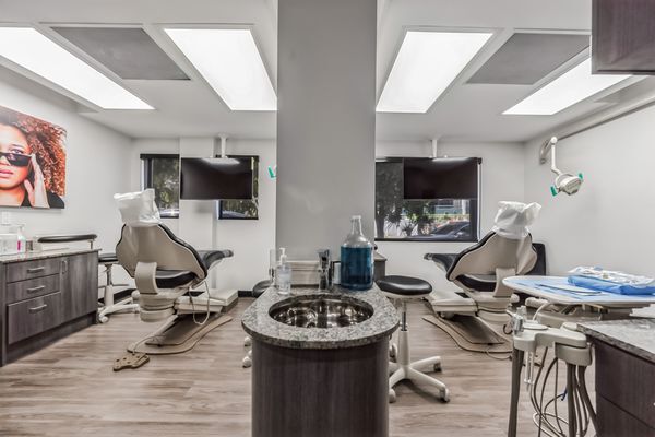 More Photos Of 1897 Palm Beach Lakes Blvd, West Palm Beach Medical For Sale