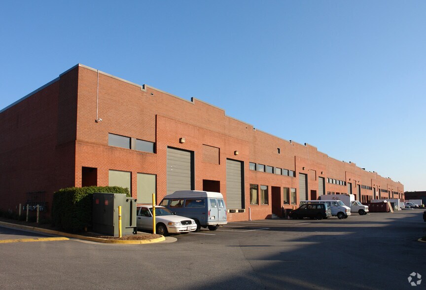 More Photos Of 8245 Backlick Rd, Lorton Showroom For Lease