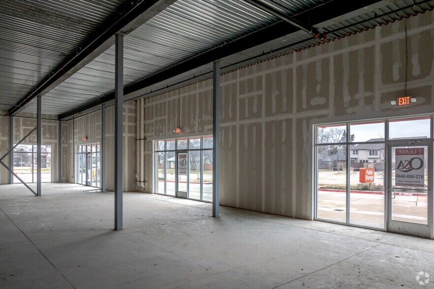 More Photos Of 350 E Buckingham Rd, Richardson Self Storage For Lease