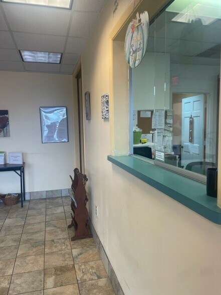 More Photos Of 1815 Crystal Lake Dr, Lakeland Office For Lease