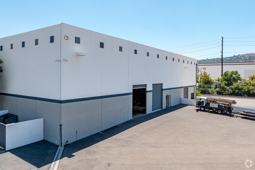 More Photos Of 2188 Pomona Blvd, Pomona Warehouse For Lease