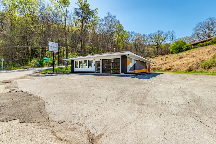 More Photos Of 2502 Cummings Hwy, Chattanooga General Retail For Sale
