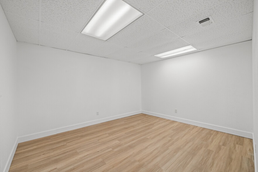 More Photos Of 5135 69th St, Lubbock Freestanding For Lease