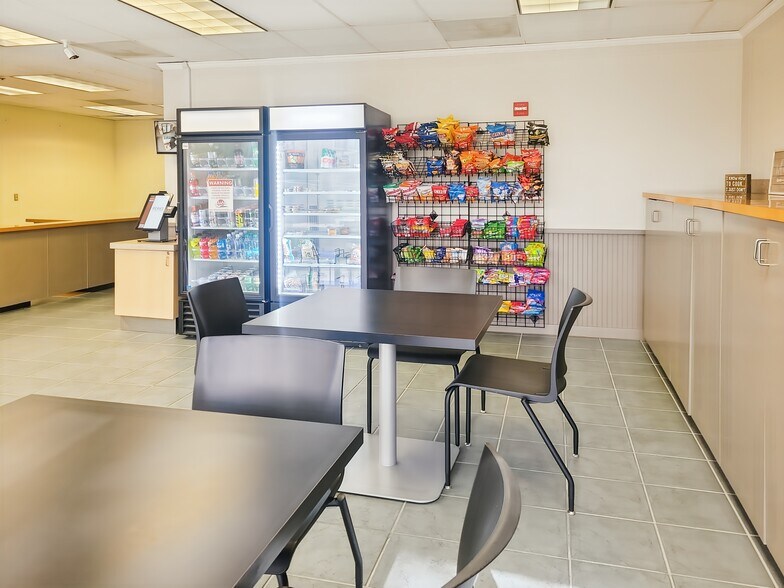 More Photos Of 5050 Quorum Dr, Dallas Coworking Space