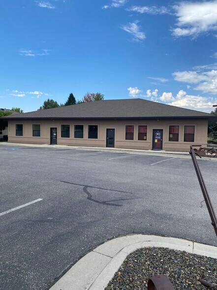 More Photos Of 1070 W Main St, Middleton Office For Lease