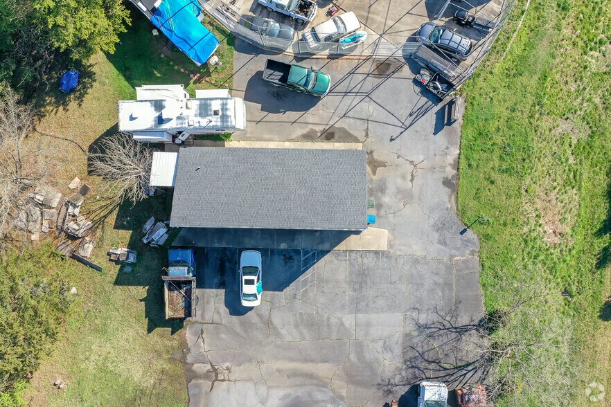 More Photos Of 1093 7th St Blvd SE, Hickory Office For Sale