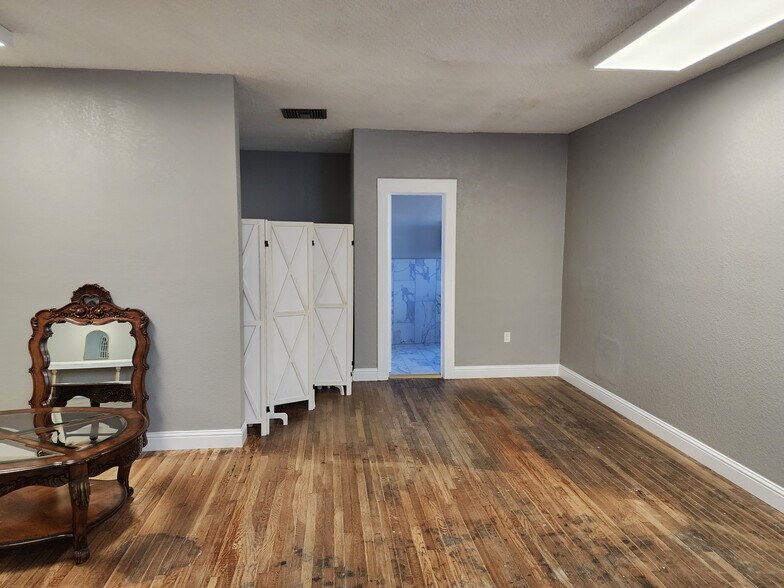 More Photos Of 142-144 N K St, Tulare Restaurant For Sale