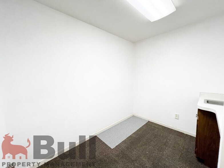 More Photos Of 5401 Alhambra Dr, Orlando Office For Lease