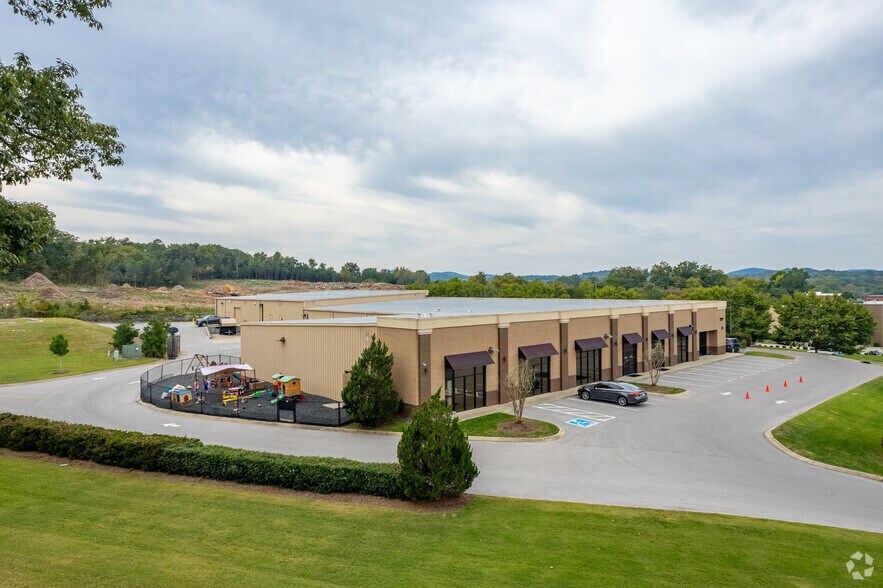 More Photos Of 7227 Haley Industrial Dr, Nolensville Showroom For Lease