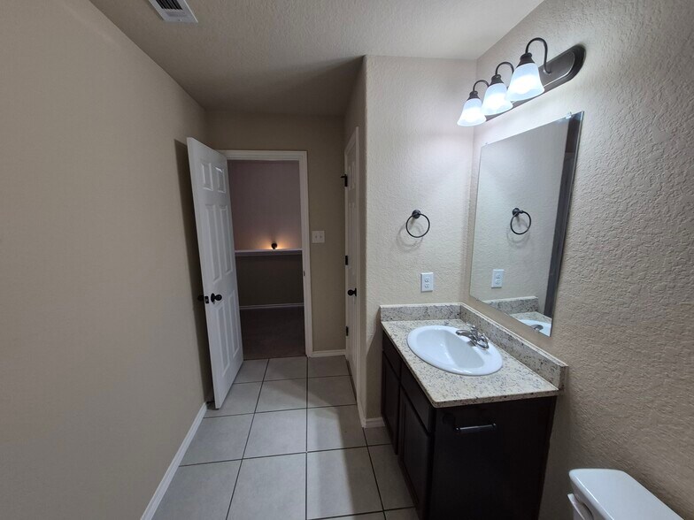 More Photos Of 8710 Vista de Nubes, Converse Apartments For Sale