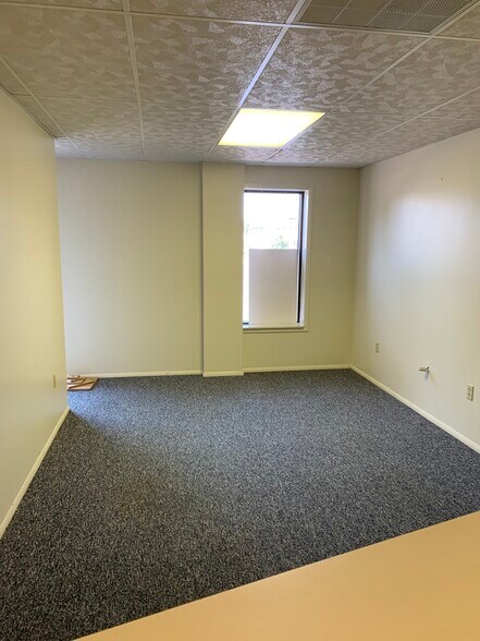 More Photos Of 817 Kilbourne St, Bellevue Medical For Lease