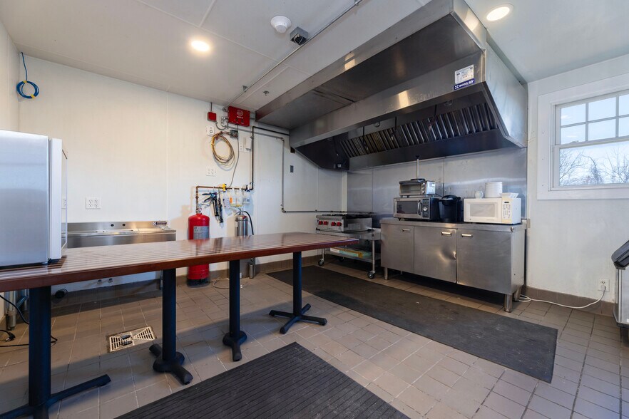 More Photos Of 85 Ocean Ave, New Shoreham Restaurant For Sale