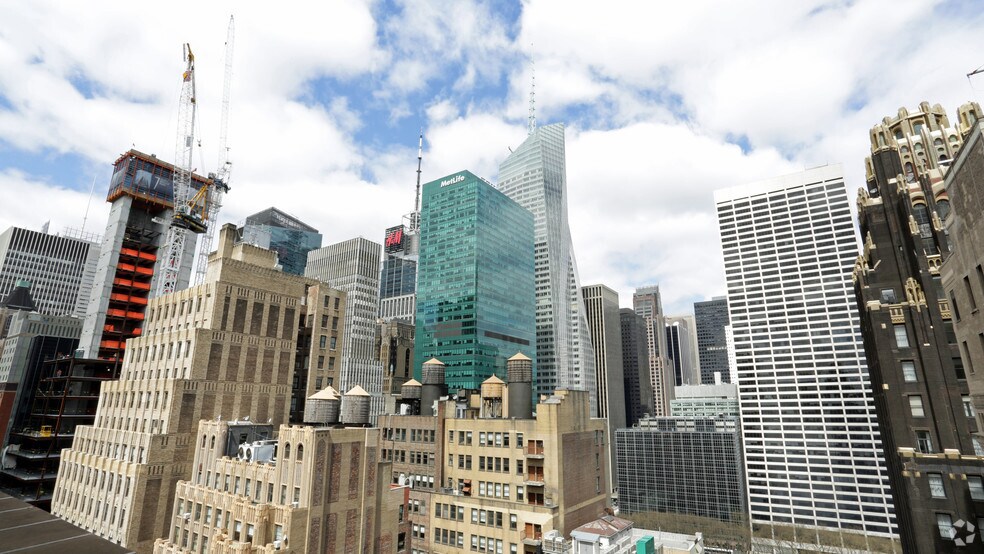 More Photos Of 42 W 39th St, New York Office For Lease
