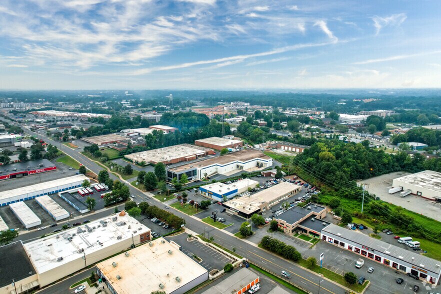 More Photos Of 4444-4446 South Blvd, Charlotte Warehouse For Lease