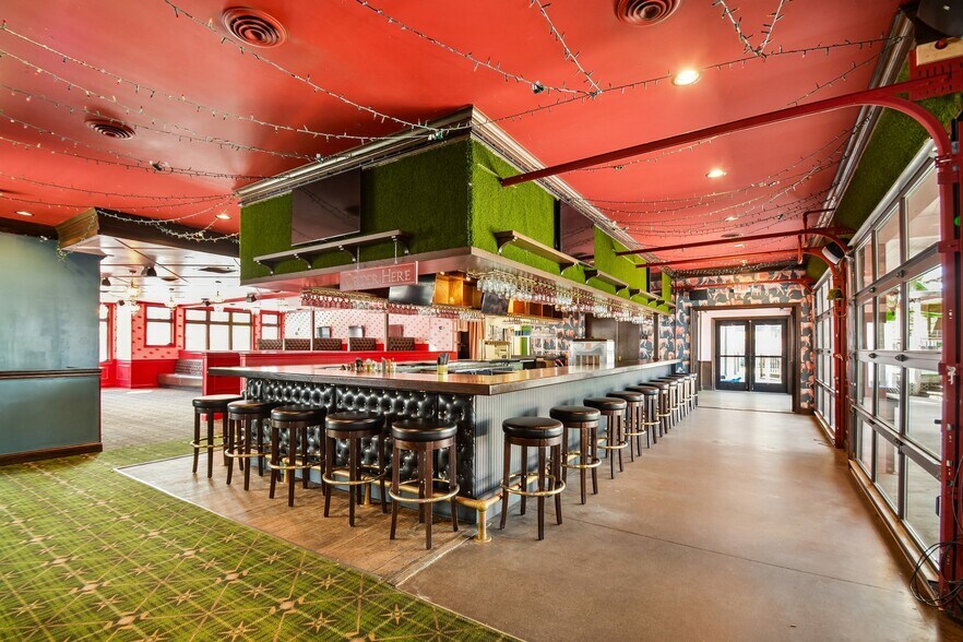More Photos Of 2501 & 2519 Marshall St NE, Minneapolis Restaurant For Lease