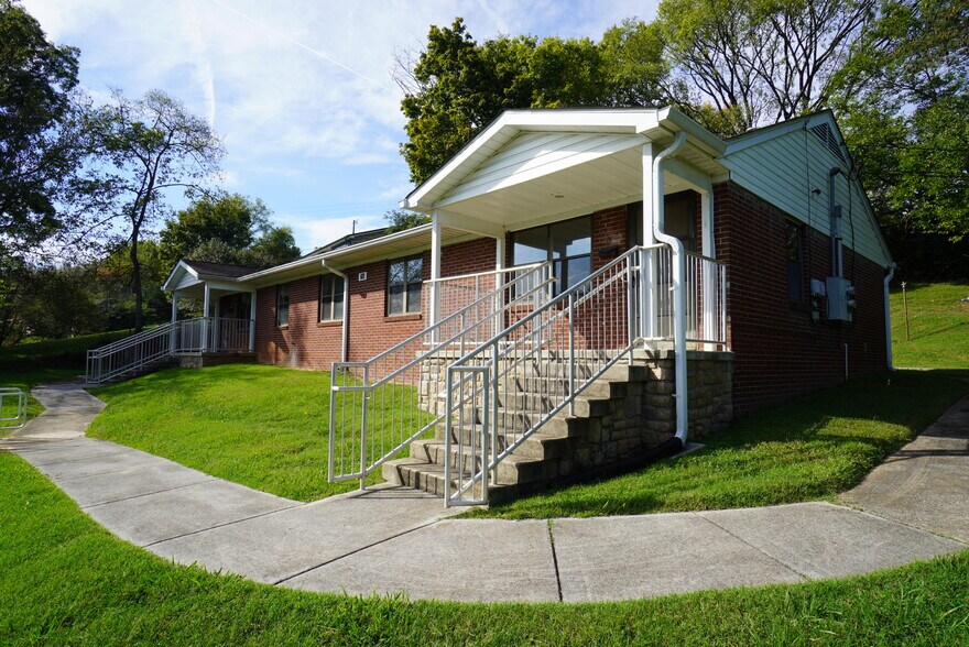 More Photos Of 706 Jay St, Jefferson City Apartments For Sale