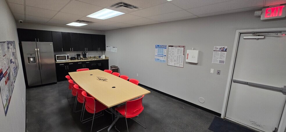 More Photos Of 1120 Horizon Blvd, El Paso Truck Terminal For Sale