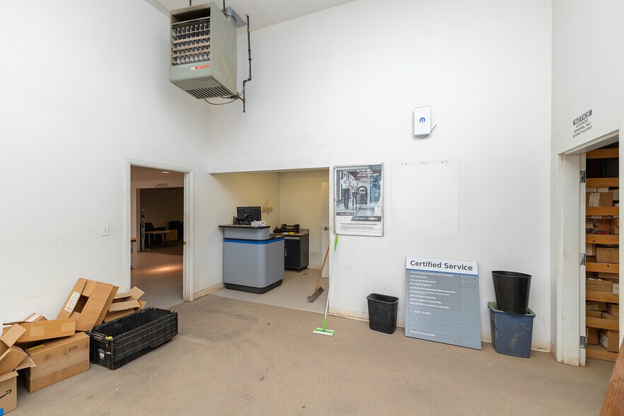 More Photos Of 890 N State Road 14, Harper Auto Dealership For Sale