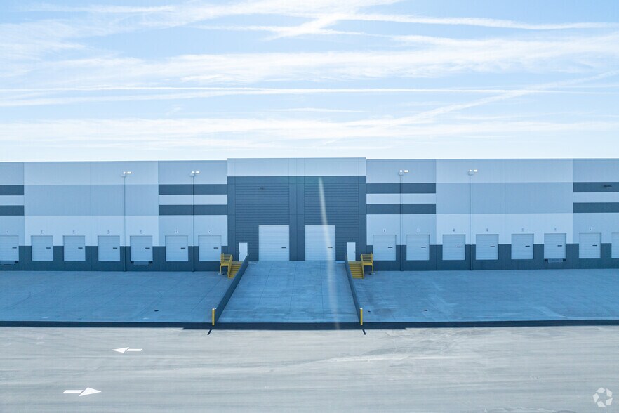 More Photos Of 7425 Lone Tree Rd, Sacramento Distribution For Lease