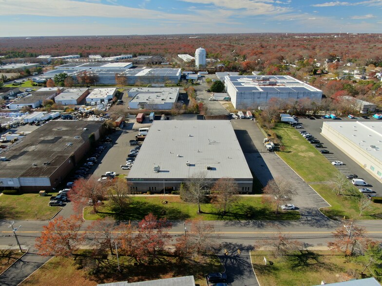 Primary Photo Of 2150 Fifth Ave, Ronkonkoma Warehouse For Lease