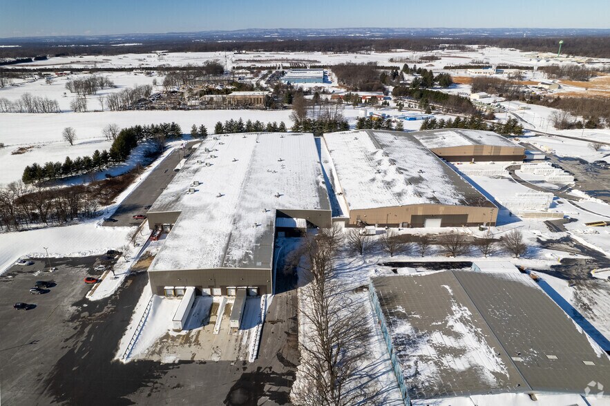 More Photos Of 426 Industrial Blvd, Kearneysville Manufacturing For Lease
