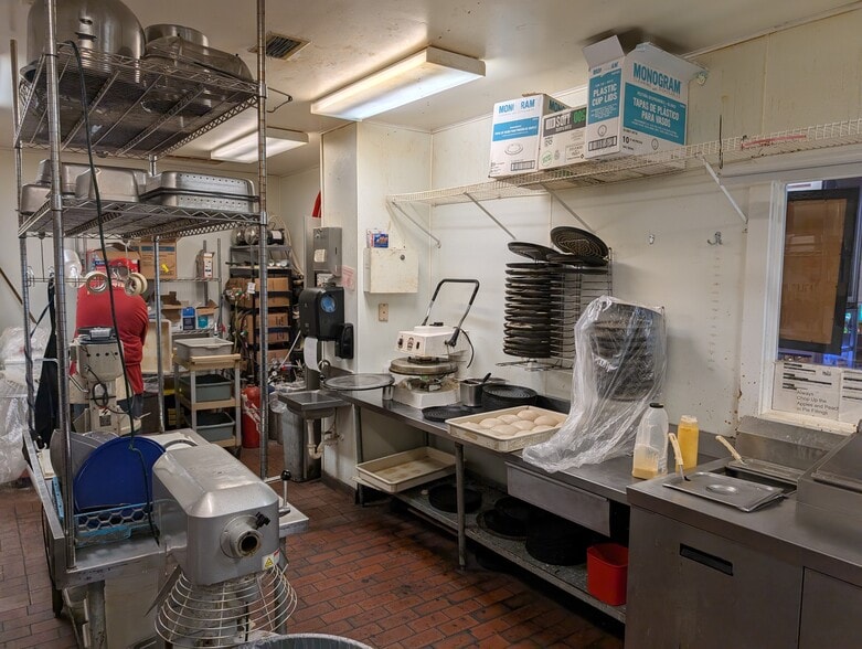 More Photos Of 1337 Baytree Rd, Valdosta General Retail For Sale